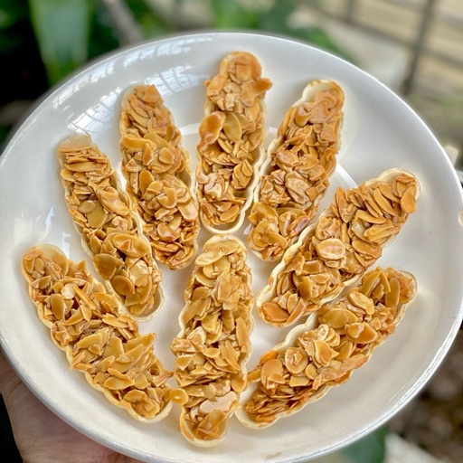 Bánh Thuyền Hạnh Nhân